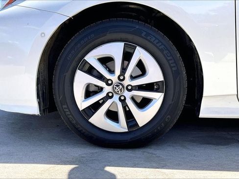 Used 2018 Toyota Prius Two w/ Prius Two Safety Plus Package FWD image 5