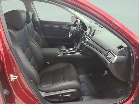 Used 2019 Honda Accord Touring image 16