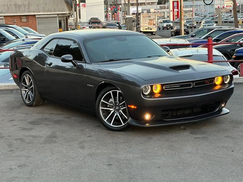 Used 2022 Dodge Challenger R/T w/ Plus Package image 9