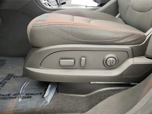 Used 2015 Chevrolet Traverse LT w/ Style and Technology Package FWD image 28