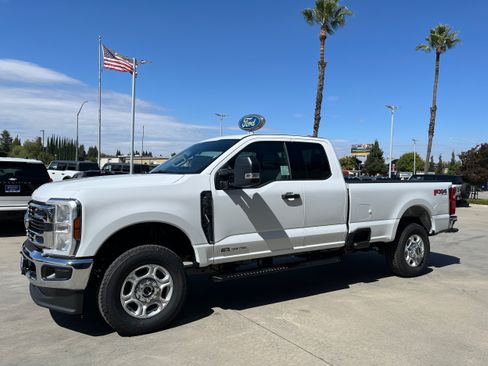 New 2026 Ford F350 XLT w/ FX4 Off-Road Package AWD/4WD image 2