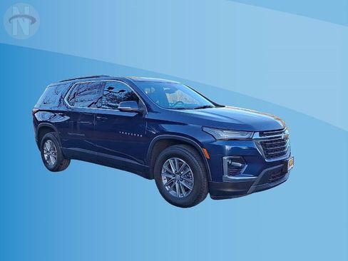 Used 2023 Chevrolet Traverse LT image 2