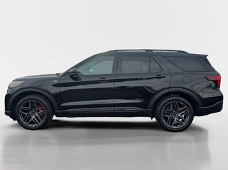 Used 2025 Ford Explorer ST-Line w/ ST-Line Street Pack video 2