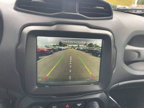 Used 2023 Jeep Renegade Latitude AWD/4WD image 23
