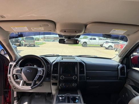 Used 2018 Ford Expedition XLT w/ Equipment Group 202A RWD image 24