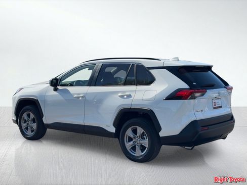 Certified 2025 Toyota RAV4 LE AWD/4WD image 4