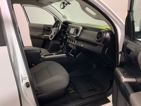 Used 2017 Toyota Tacoma SR5 w/ Tow Package AWD/4WD image 26