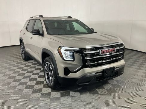 Used 2025 GMC Terrain Elevation w/ Elevation Premium Package AWD/4WD image 3