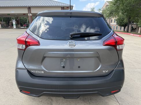 Used 2018 Nissan Kicks SV FWD image 6