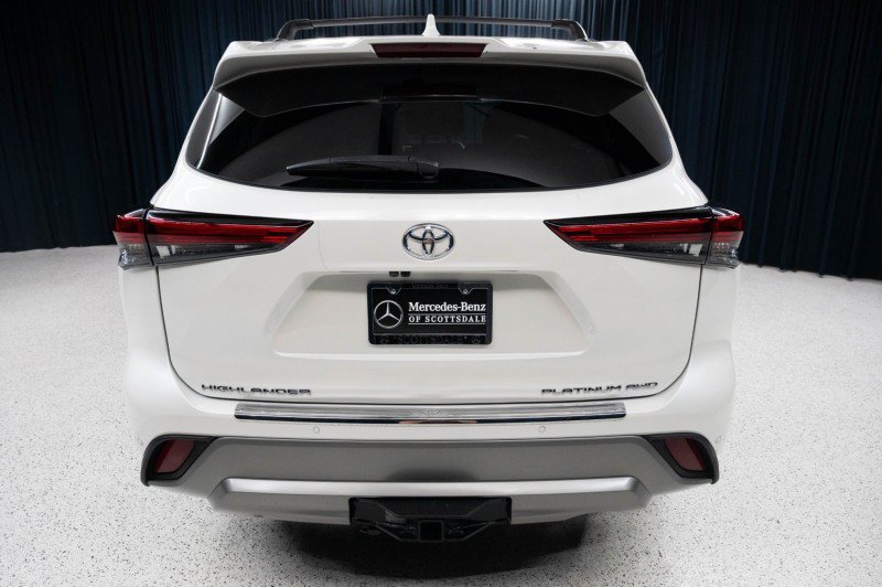 Used 2021 Toyota Highlander Platinum AWD/4WD image 6