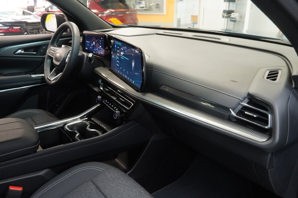 Used 2026 Chevrolet Traverse LT w/ Driver Confidence Package FWD image 29