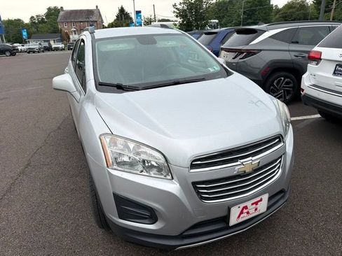 Used 2016 Chevrolet Trax LT w/ LT Convenience Package AWD/4WD image 17