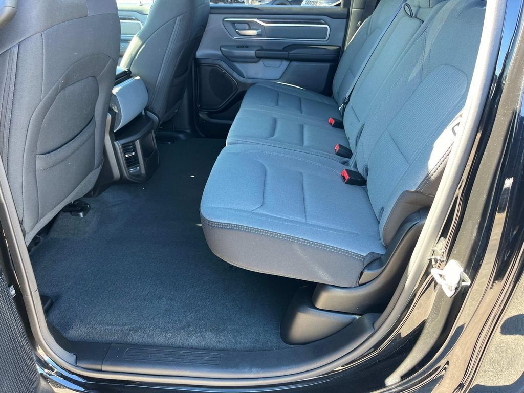 Used 2022 RAM 1500 Big Horn AWD/4WD image 9