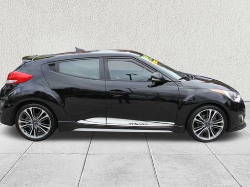 Used 2017 Hyundai Veloster Turbo image 11
