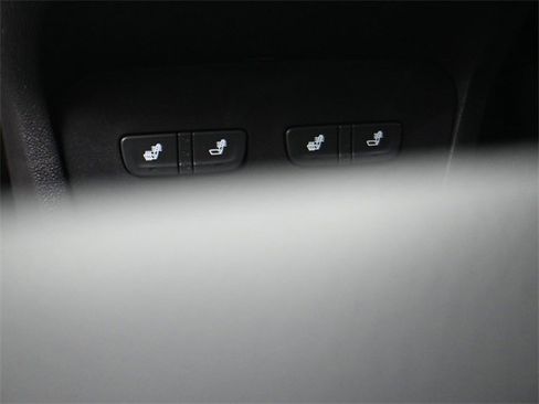 Used 2024 Chevrolet Equinox Premier image 23