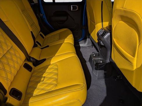 Used 2022 Jeep Gladiator Willys image 18