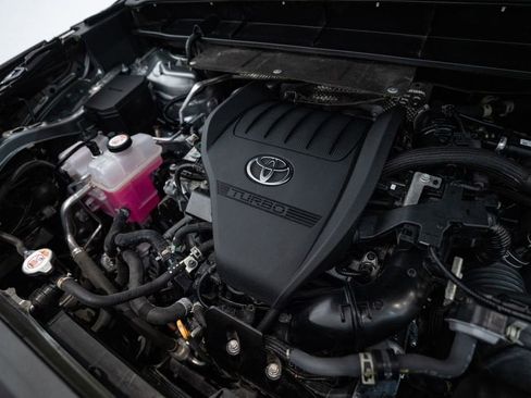 Used 2023 Toyota Highlander LE FWD image 13