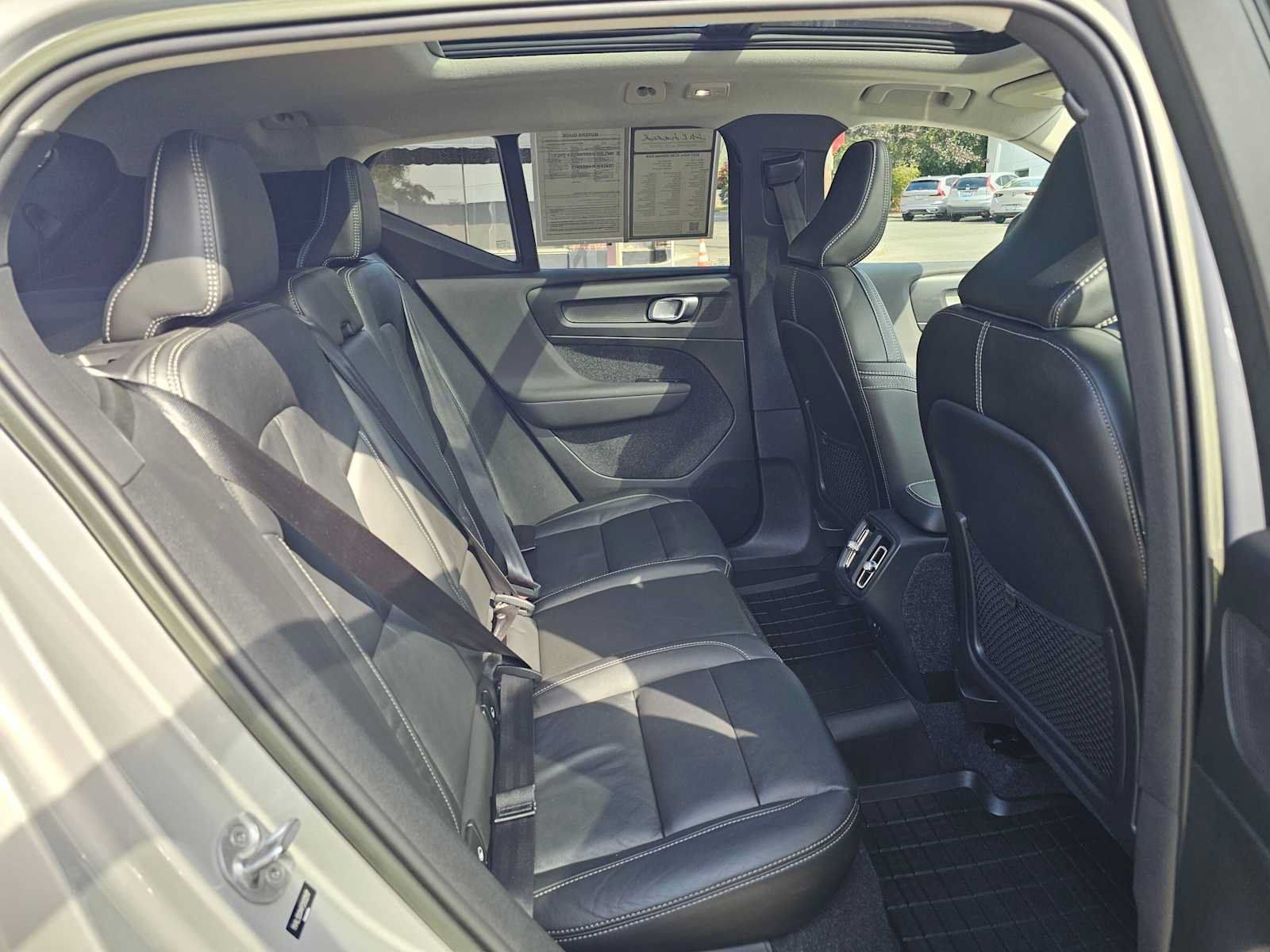 Used 2023 Volvo XC40 B5 Ultimate w/ Protection Package Premier AWD/4WD image 14