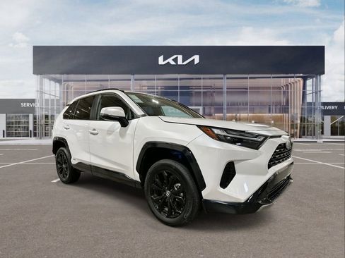 Used 2023 Toyota RAV4 SE image 2