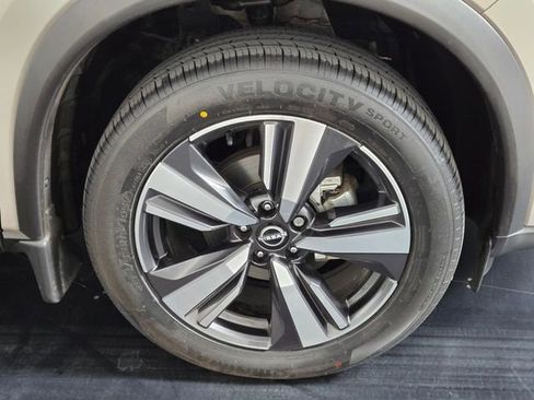 Used 2023 Nissan Rogue Platinum image 9