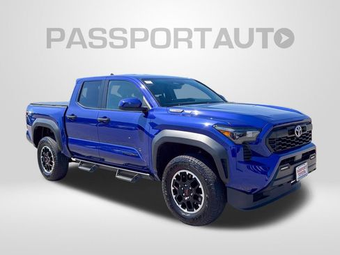 Certified 2025 Toyota Tacoma TRD Off-Road AWD/4WD image 17