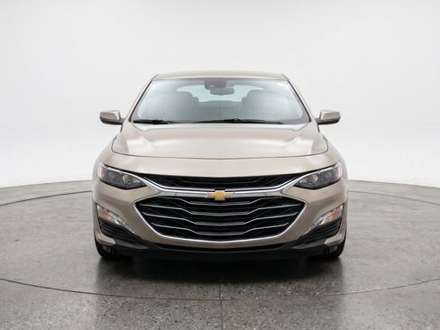 Used 2024 Chevrolet Malibu LT FWD image 2