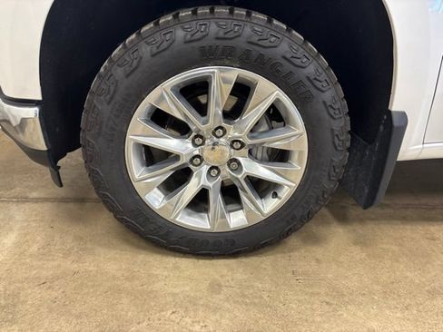 Used 2019 Chevrolet Silverado 1500 LTZ w/ LTZ Premium Package AWD/4WD image 13