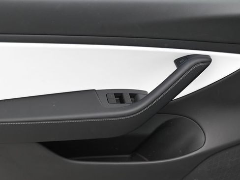 Used 2022 Tesla Model 3 Standard Range image 14