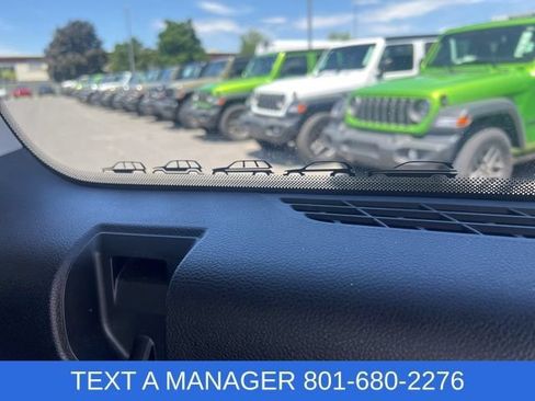 Used 2023 Jeep Grand Cherokee Limited w/ Luxury Tech Group II AWD/4WD image 52