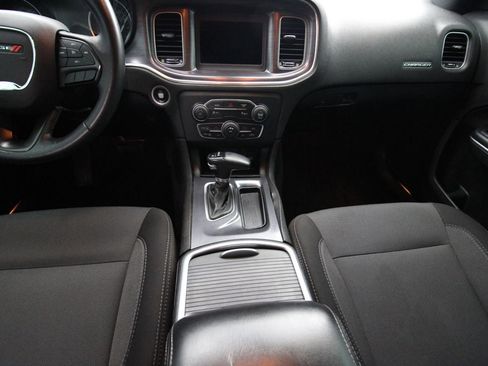Used 2018 Dodge Charger SXT image 15