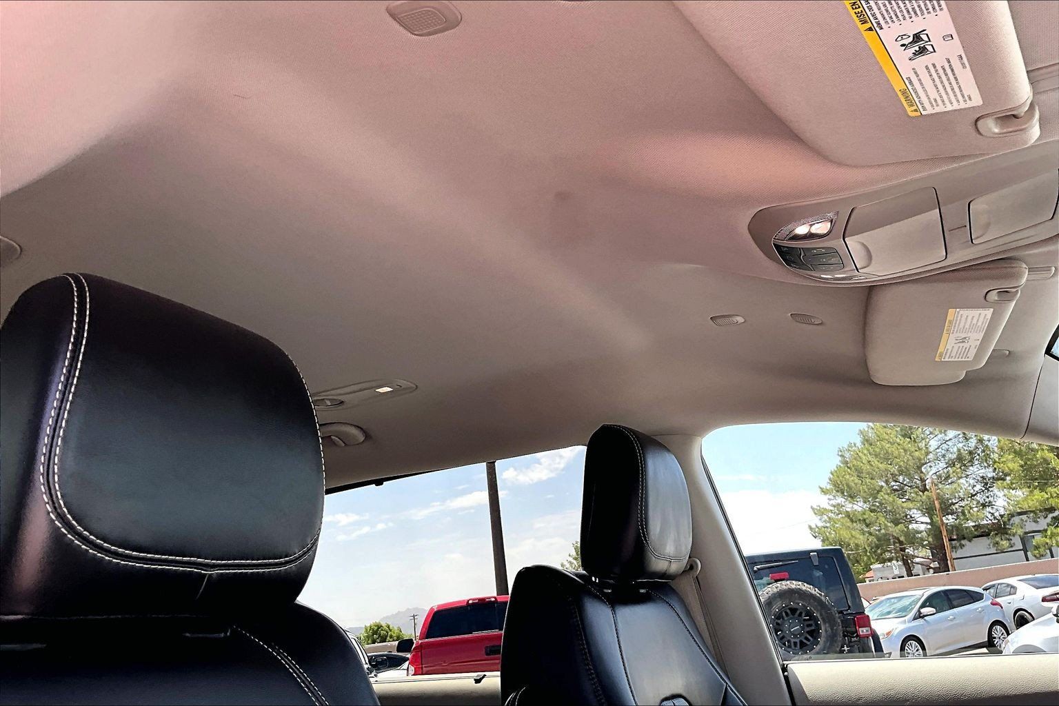 Used 2023 Chrysler Pacifica Touring-L FWD image 16