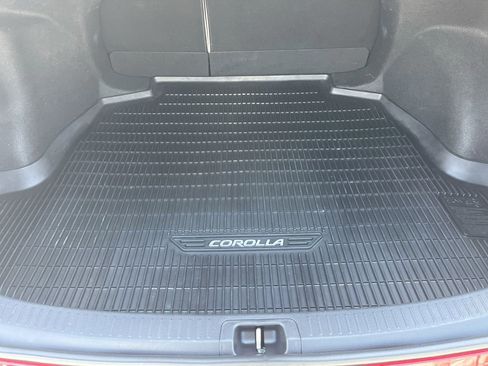 Used 2020 Toyota Corolla LE FWD image 17