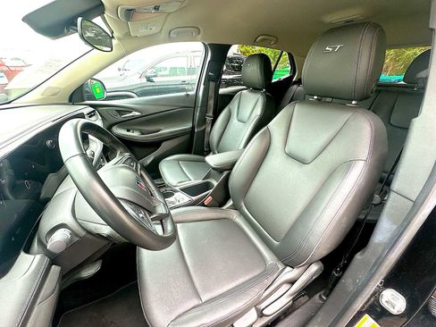 Used 2024 Buick Encore GX Sport Touring image 13