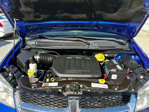 Used 2019 Dodge Grand Caravan SE w/ UConnect Hands-Free Group image 23