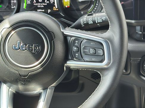 Certified 2025 Jeep Wrangler Sahara w/ Safety Group image 20