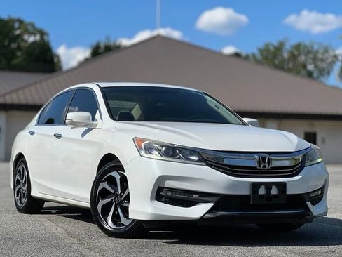 Used 2017 Honda Accord EX image 3