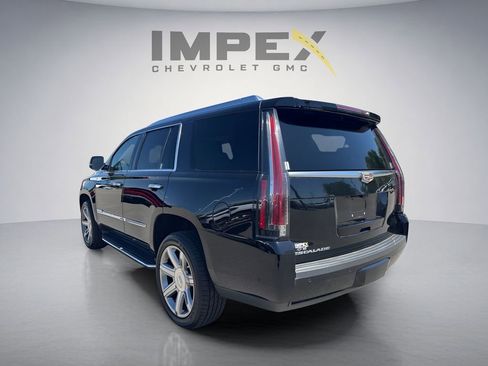 Used 2018 Cadillac Escalade Premium Luxury AWD/4WD image 3