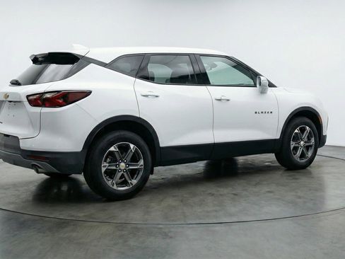 Used 2025 Chevrolet Blazer LT image 9