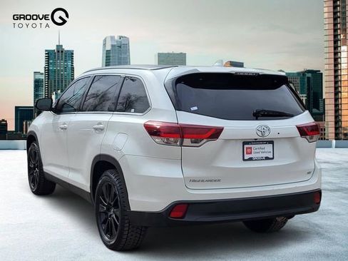 Used 2019 Toyota Highlander SE image 3