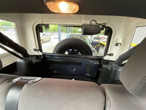 Used 2017 Jeep Wrangler Unlimited Sport w/ Connectivity Group AWD/4WD image 13