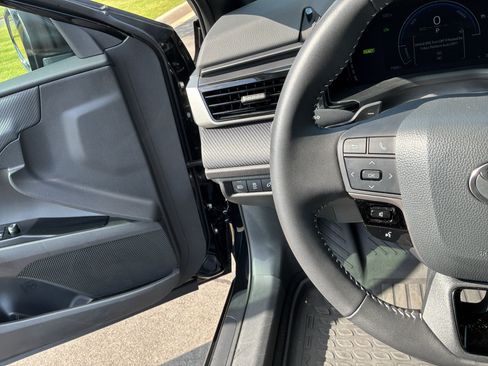 Used 2026 Toyota Camry SE FWD image 19