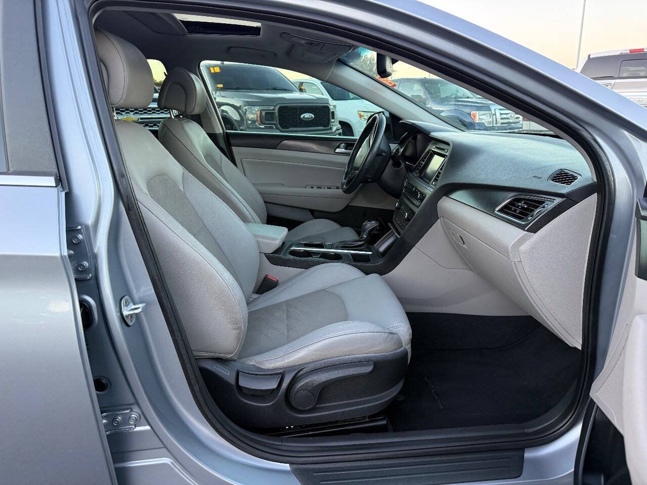 Used 2016 Hyundai Sonata Sport w/ Option Group 1V FWD image 14