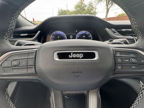 Used 2025 Jeep Grand Cherokee L Laredo w/ Luxury Tech Group I image 18