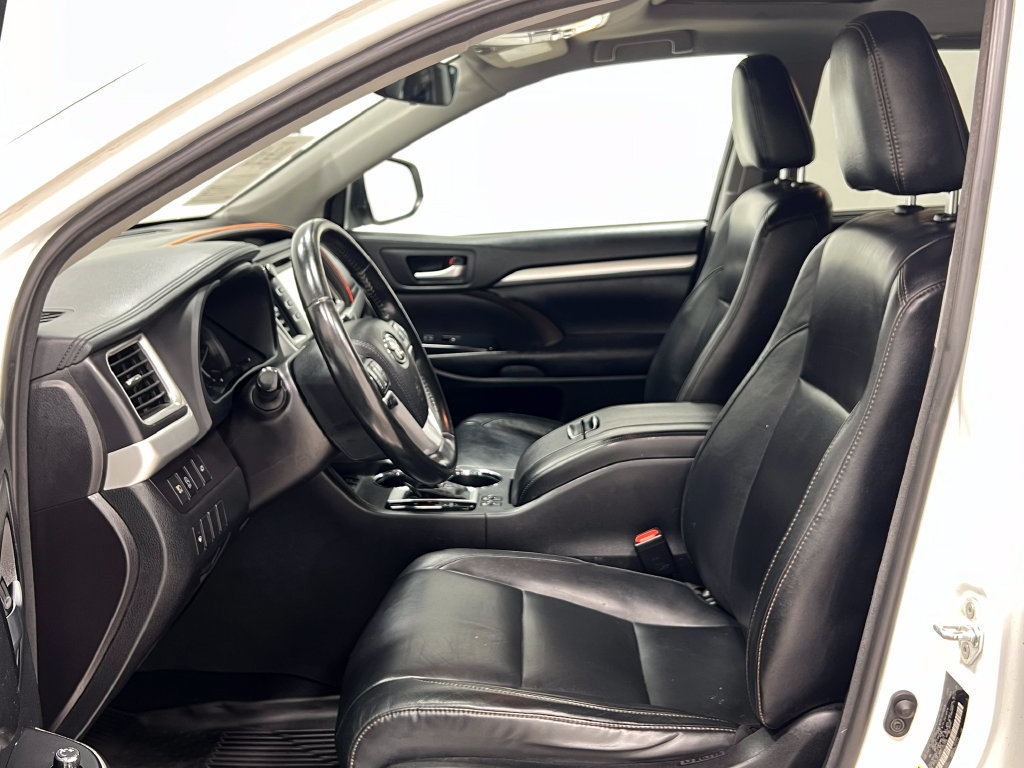 Used 2018 Toyota Highlander XLE AWD/4WD image 13