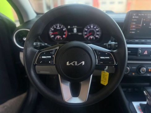 Used 2022 Kia Forte LXS w/ LXS Technology Package image 25