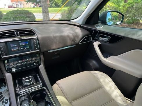 Used 2018 Jaguar F-PACE Prestige AWD/4WD image 29
