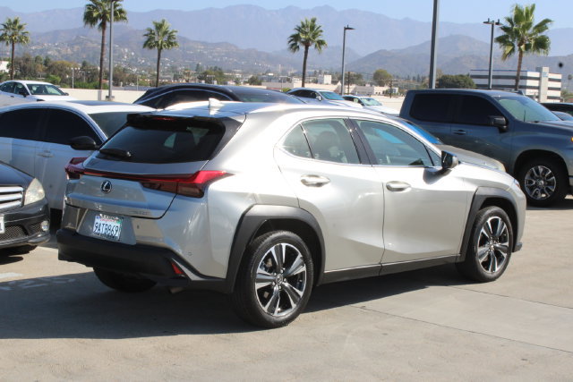 Certified 2022 Lexus UX 200 w/ Accessory Package (Z2) FWD image 20