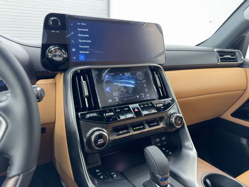 New 2026 Lexus LX 700h Luxury image 21