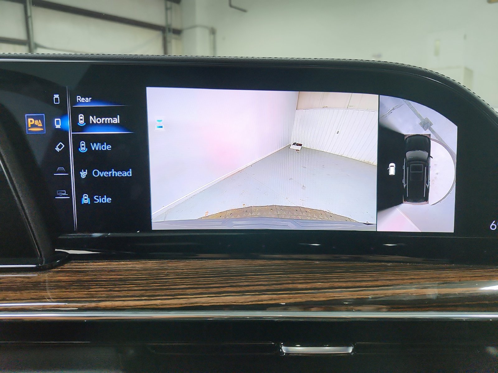 Used 2023 Cadillac Escalade Luxury RWD image 17