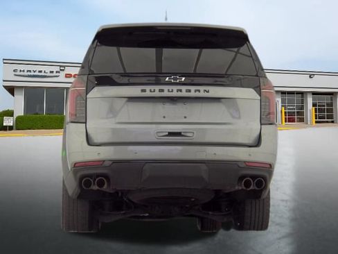 Used 2025 Chevrolet Suburban Z71 AWD/4WD image 5